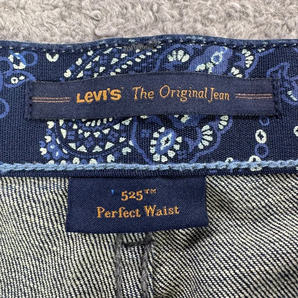 Levis 525 Perfect Waist Denim Bermuda Shorts Dark Wash Blue Womens Size‎ 8